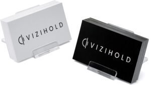 vizihold podstawka na wizytówki z umieszczonymi białymi i czarnymi wizytówkami